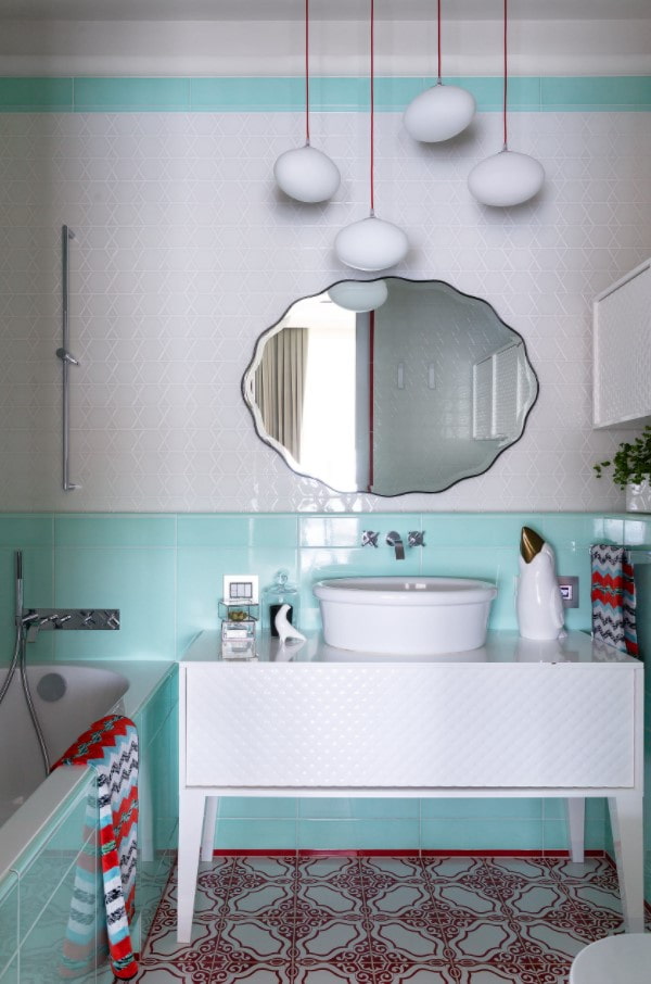 Combinaison de turquoise et de rouge