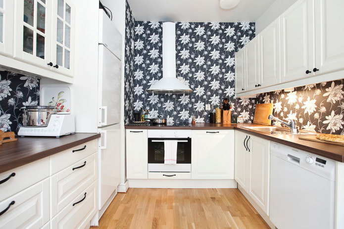 Cuisine en U avec un caisson dans le coin