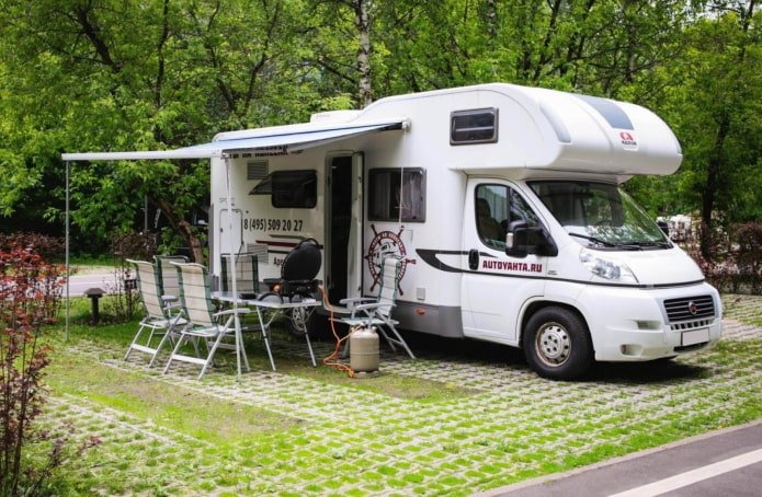 alcove-type motorhome