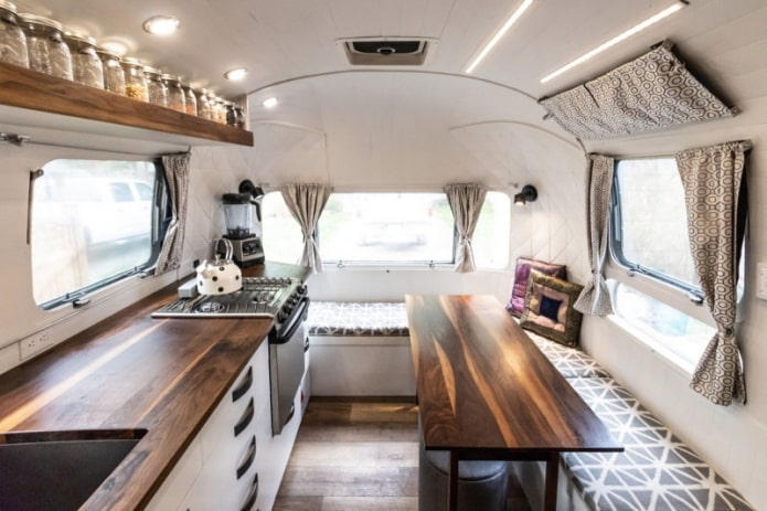 Espace cuisine dans un camping-car