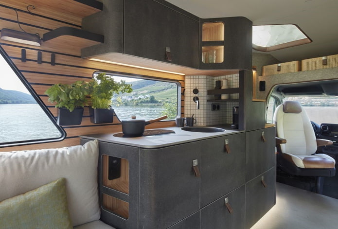 Espace cuisine dans un camping-car
