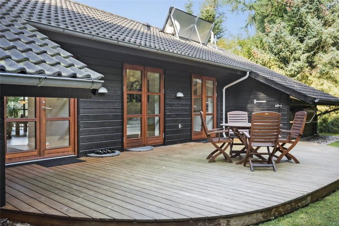 portes et fenêtres dans une maison de style scandinave