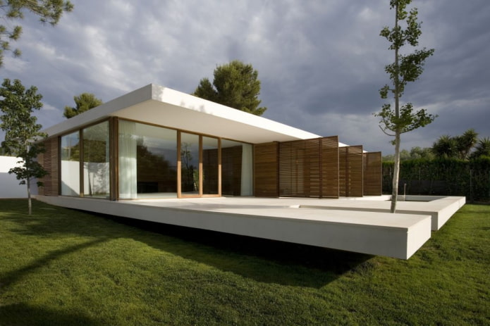 Maison de plain-pied de style high-tech