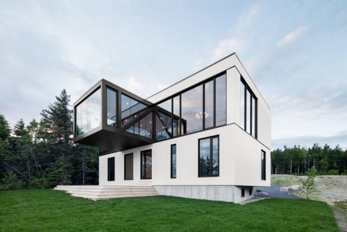 maison à deux étages de style high-tech