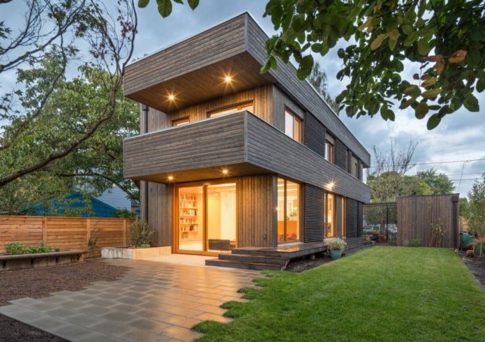 maison à deux étages de style high-tech