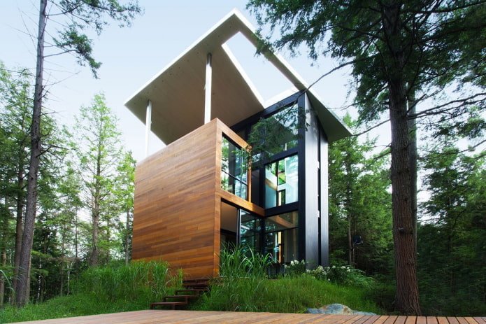 maison de style high-tech en forêt