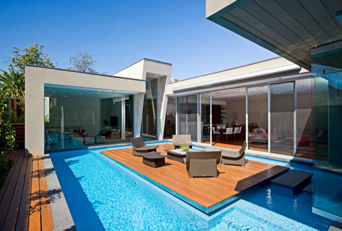 maison avec terrasse de style high-tech