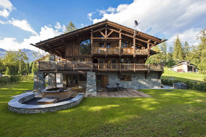 maison classique de style chalet