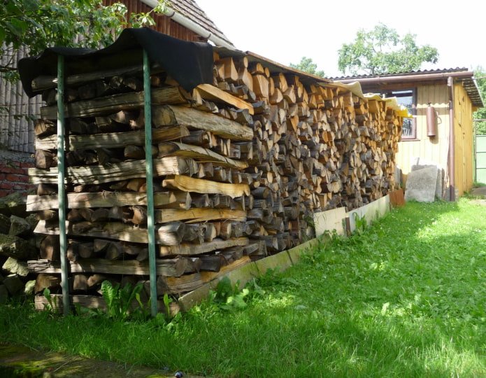 hangar à bois de la datcha