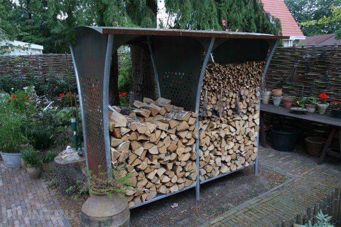 bûcher en métal