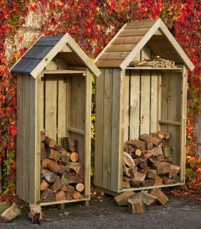 tas de bois en forme de maison