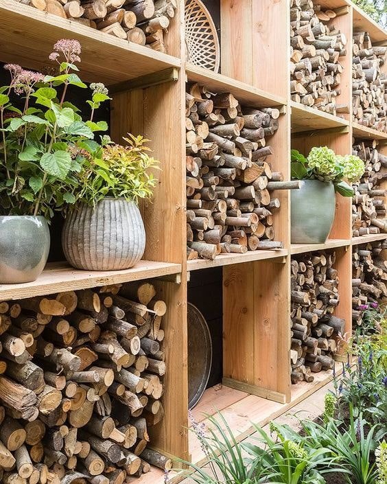 tas de bois en forme de casier