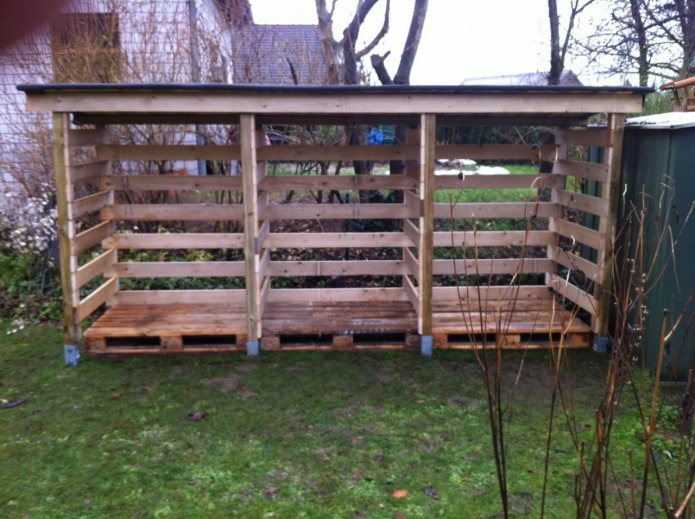 abri à bois en palettes