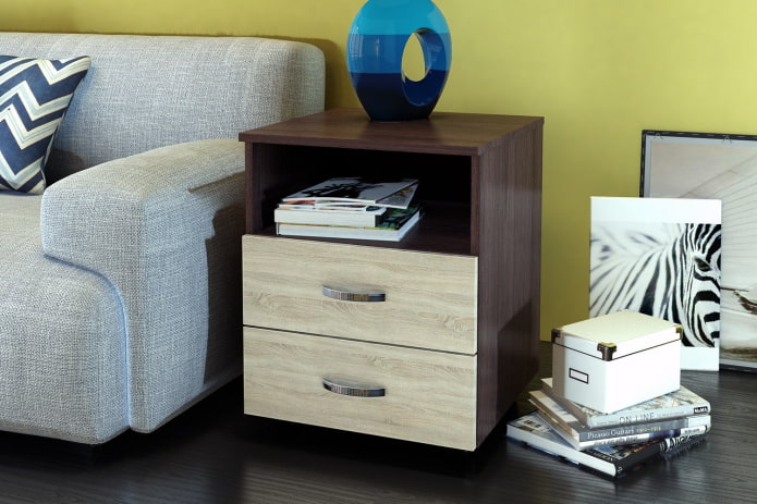 Meuble en bois clair et foncé