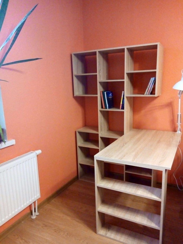 Mobilier de bureau en bois clair