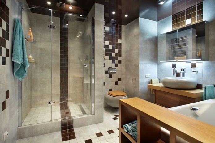 Receveur de douche en carrelage à l'intérieur