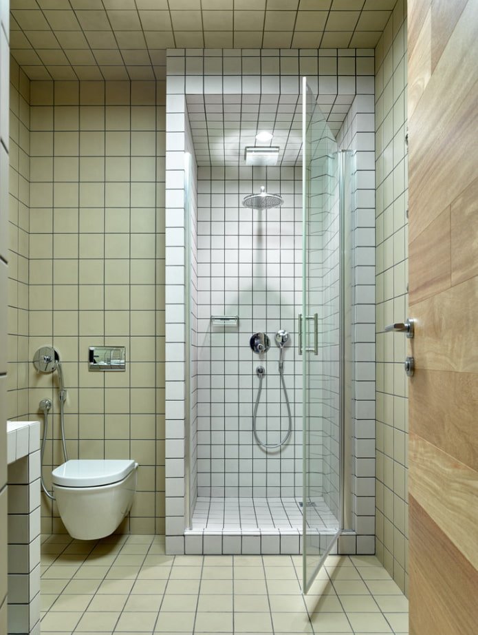 Receveur de douche carrelé à l'intérieur