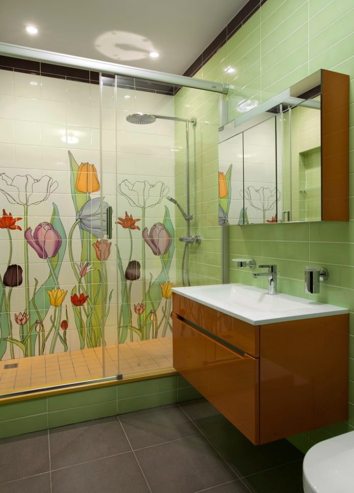 carrelage à motifs dans la douche à l'intérieur