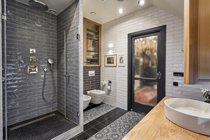 Cabine de douche en carrelage de style loft