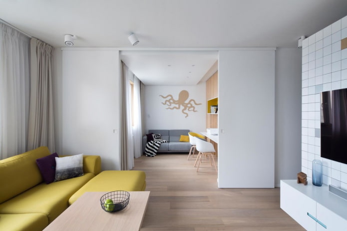 Portes de compartiment blanches à l'intérieur