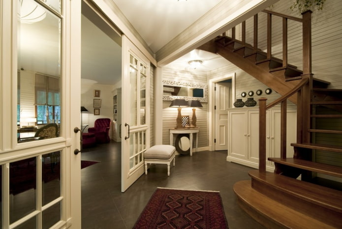 Portes de compartiment à l'intérieur du couloir