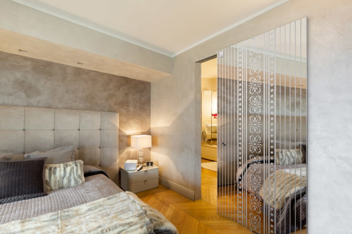 Portes de compartiment miroir à l'intérieur