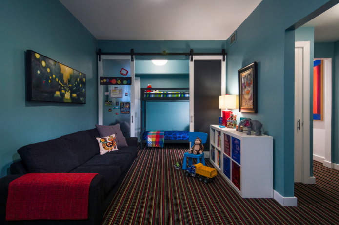 Portes à compartiments dans la chambre d'enfant