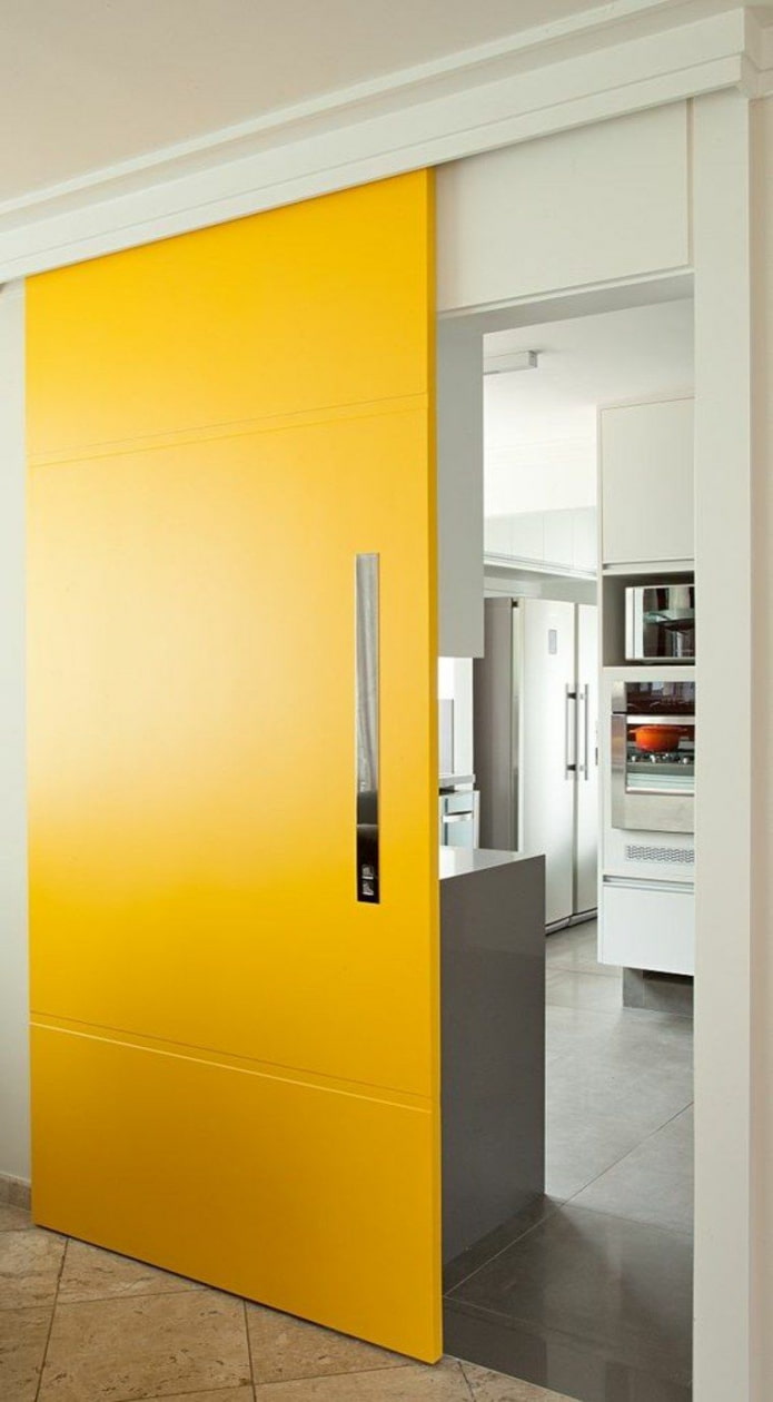 Portes de compartiment en plastique à l'intérieur