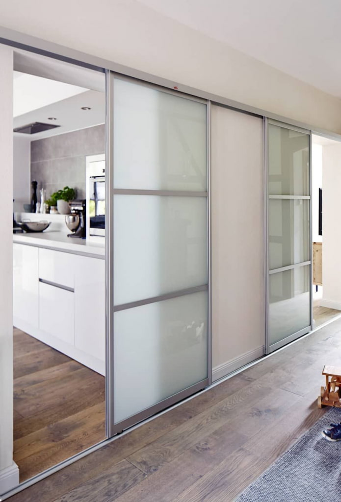 Portes de compartiment en verre à l'intérieur