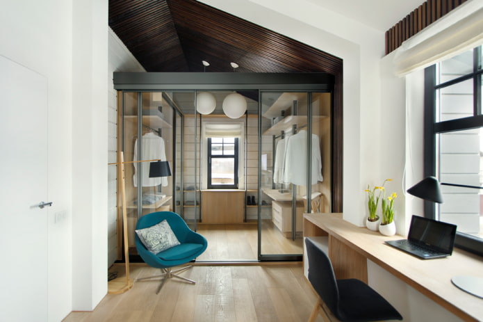 Dressing avec portes vitrées à l'intérieur