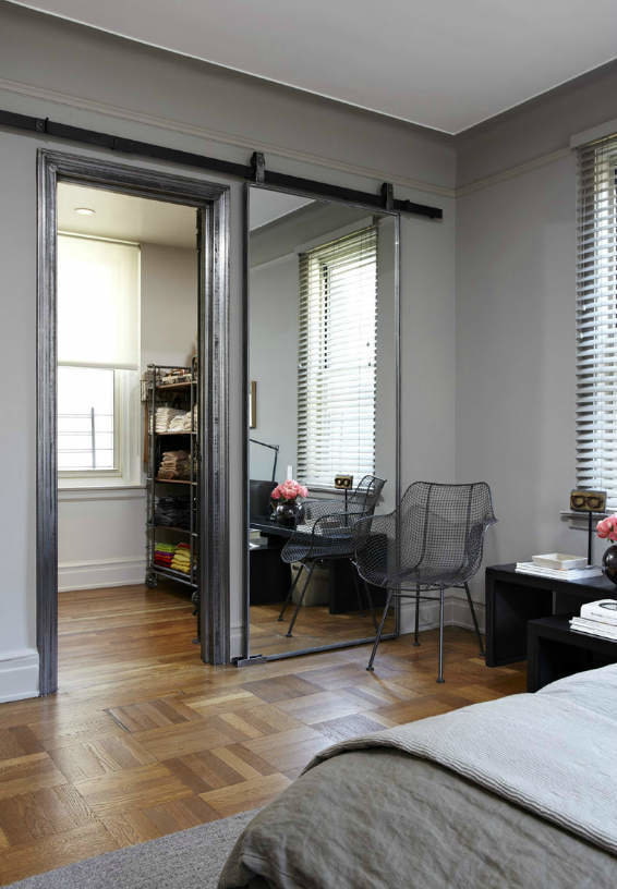 dressing avec portes miroir à l'intérieur