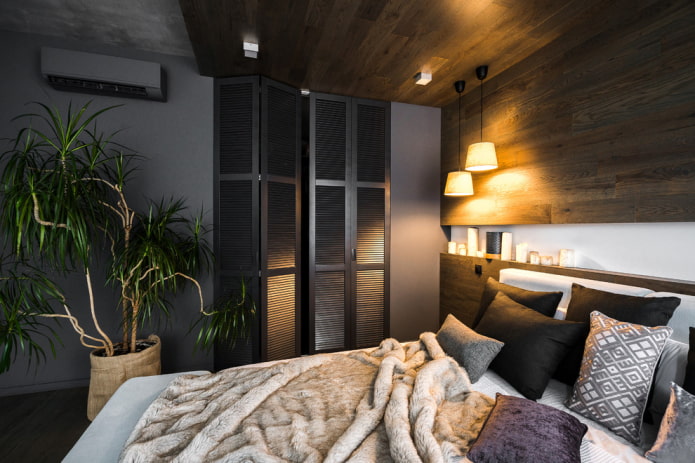 dressing avec portes à persiennes à l'intérieur de la chambre