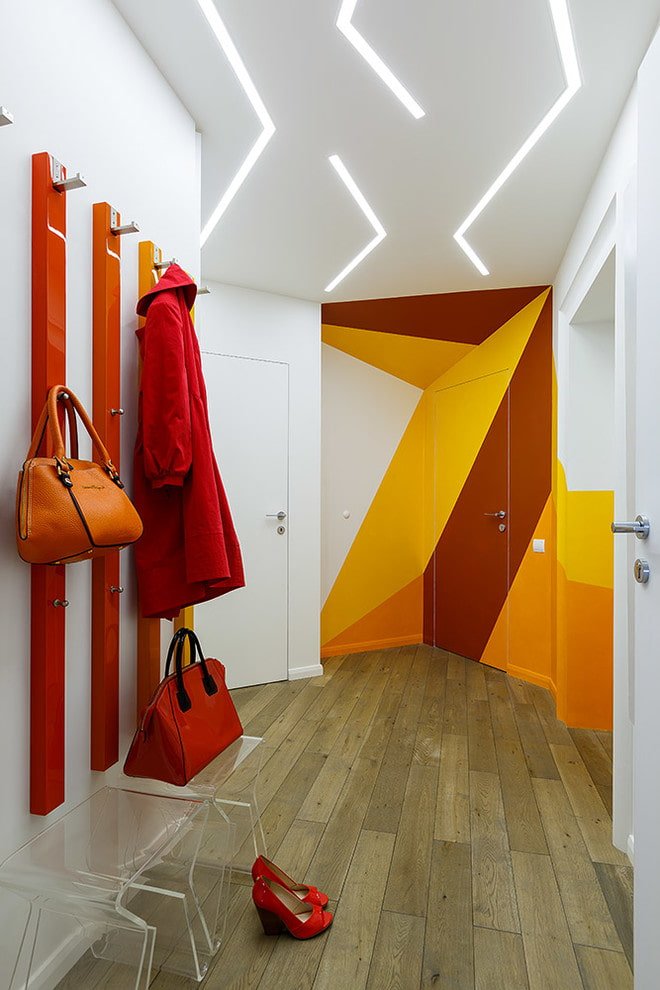 Portes à l'intérieur du couloir dans un style moderne