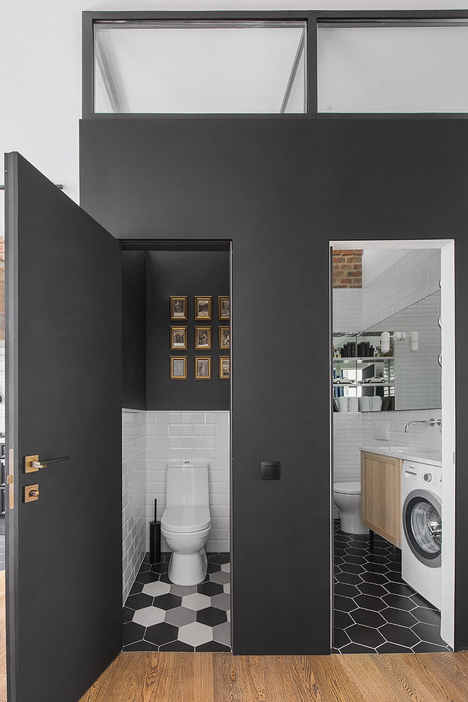 Porte grise dans la salle de bain