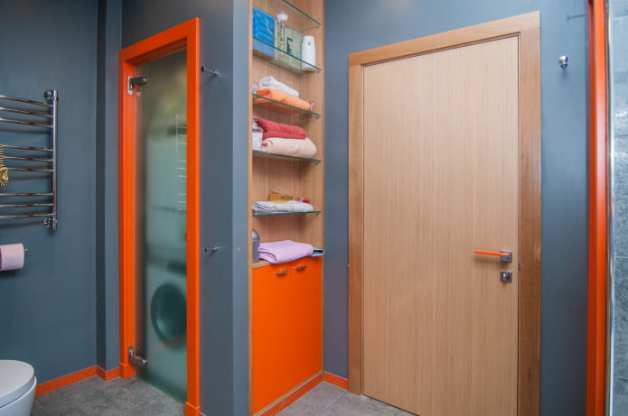 Porte en MDF dans la salle de bain