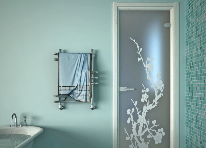 porte vitrée de la salle de bain