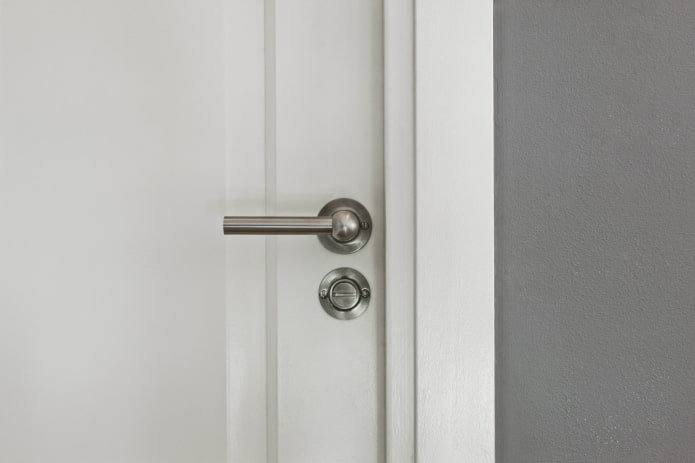 porte avec serrure pour toilettes