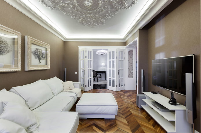 porte accordéon dans l'intérieur du salon