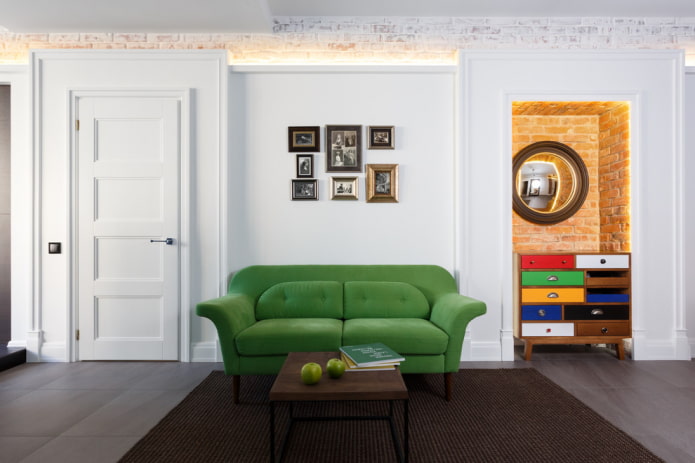 Portes blanches dans le salon