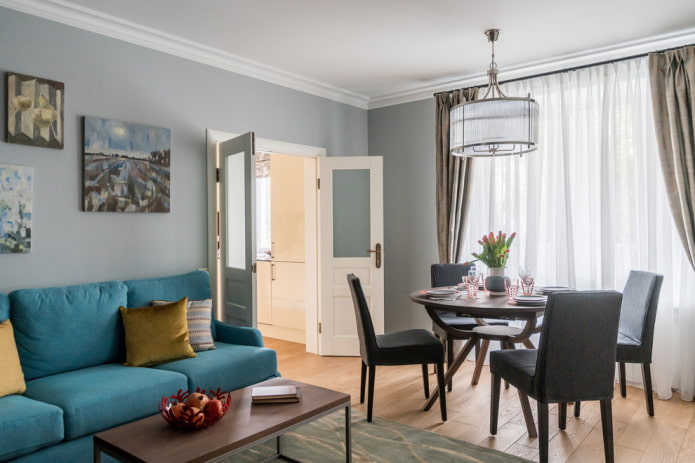 portes doubles à l'intérieur du salon