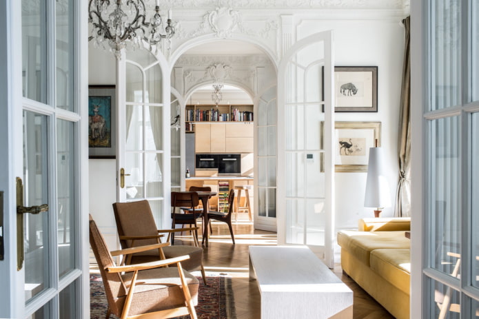 portes cintrées dans le salon
