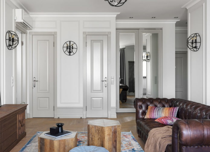 Portes à l'intérieur d'un salon traversant 
