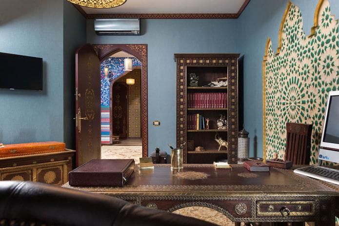 Portes couleur wengé dans le bureau de style oriental