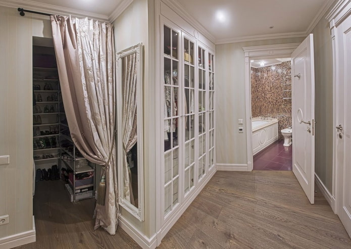 passage sans porte dans le dressing chambre