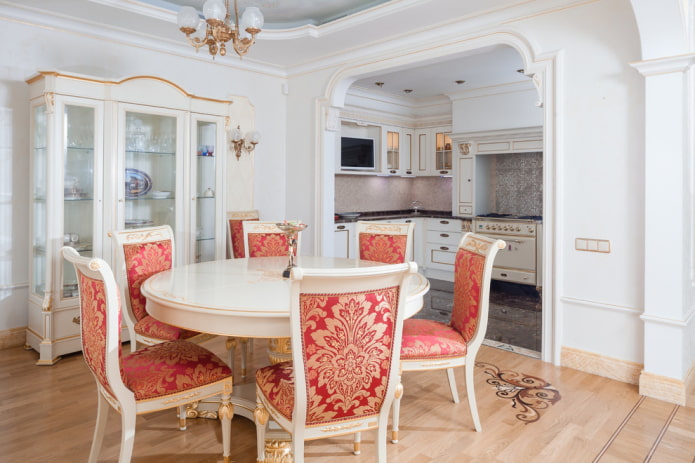 porte décorée avec baguette