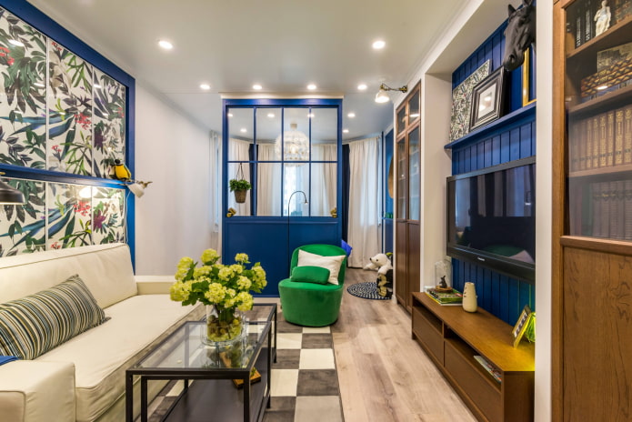 Salon avec paravent bleu