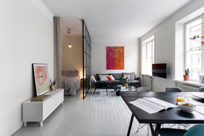 Parquet blanc dans un studio Khrouchtchev