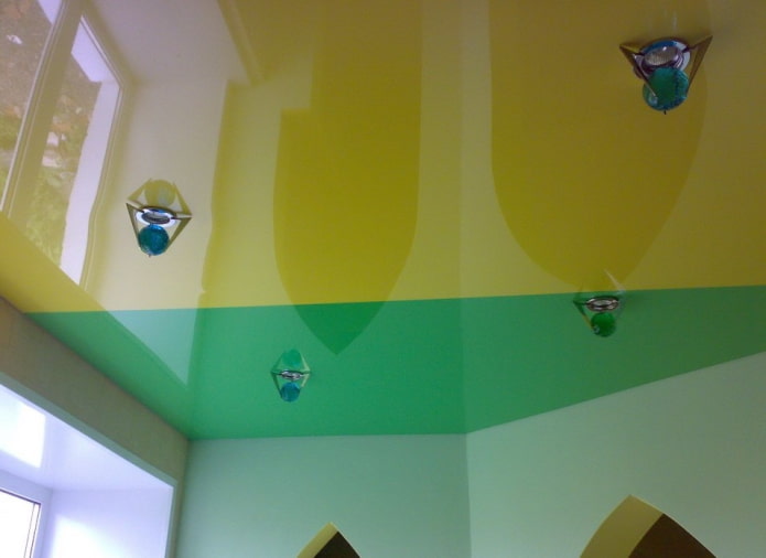 Plafond tendu jaune-vert