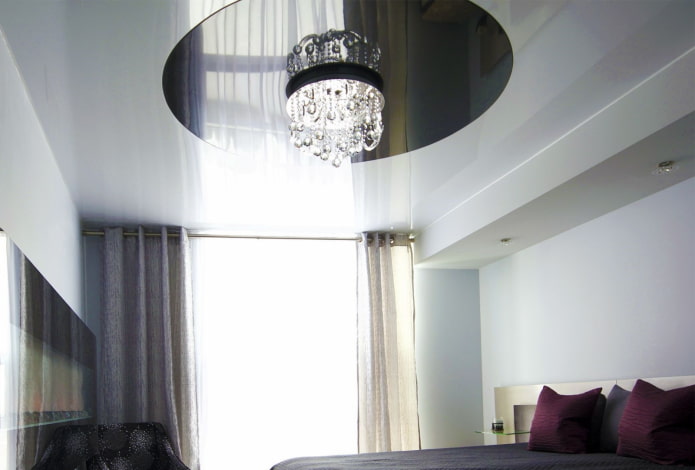 Plafond noir et blanc