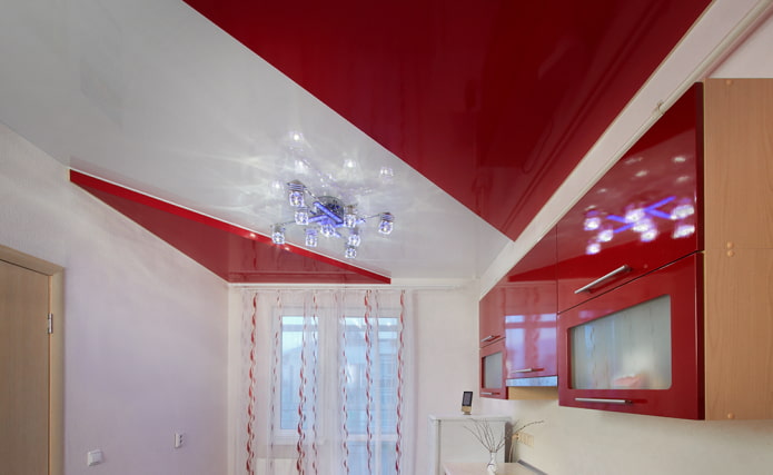 Plafond rouge et blanc